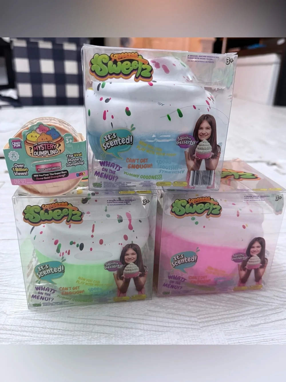 FREE MINI 🥟 !!!Squeezee Sweetz Jumbo Squishy Cupcake Pink, Green, Blue set of 3